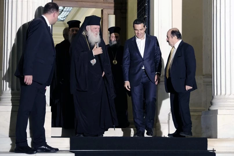 “Σταυρώνει” την Εκκλησία ο Τσίπρας μετά την “ιερή” επανάσταση για το Μακεδονικό